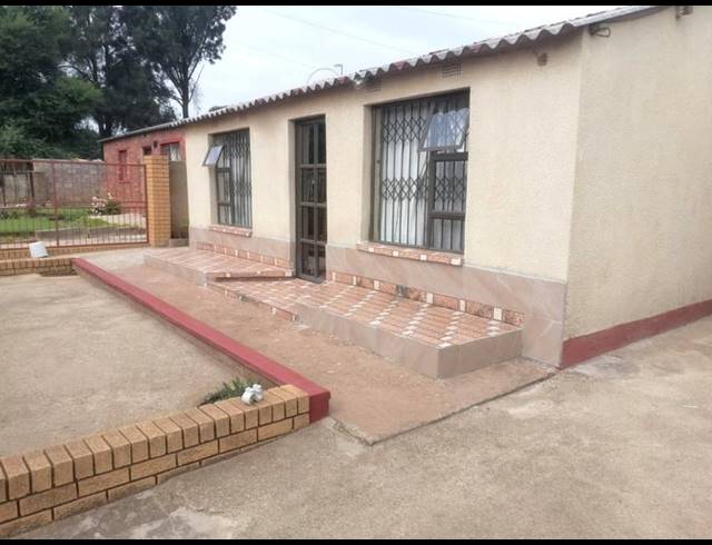 2 BEDROOM HOUSE FOR SALE IN MOLETSANE